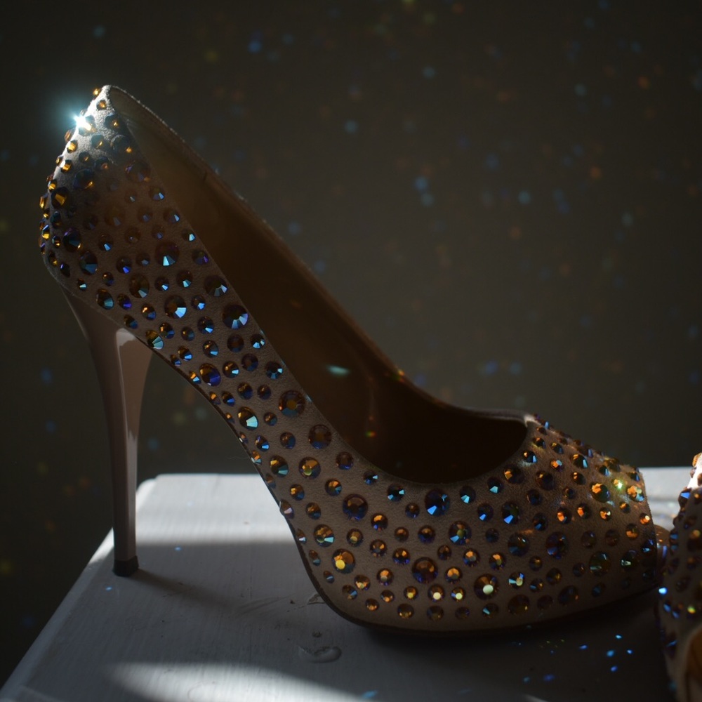 Gorgeous sparkly pumps!